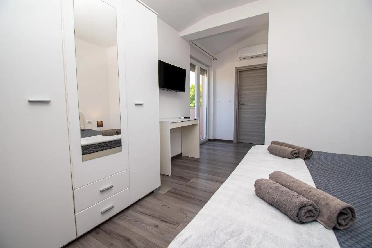 פולה Villa Enjoy Mit Privatem Pool, By Istrabook