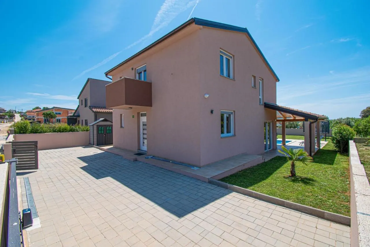 Villa Enjoy Mit Privatem Pool, By Istrabook Pula 0*,