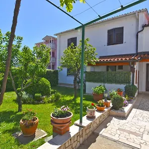 Nevina 1230 Apartman