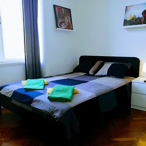 Center Park And Apartman