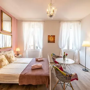 Old Romantic 3 Appartement