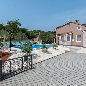 Villa Sunshine, Pula