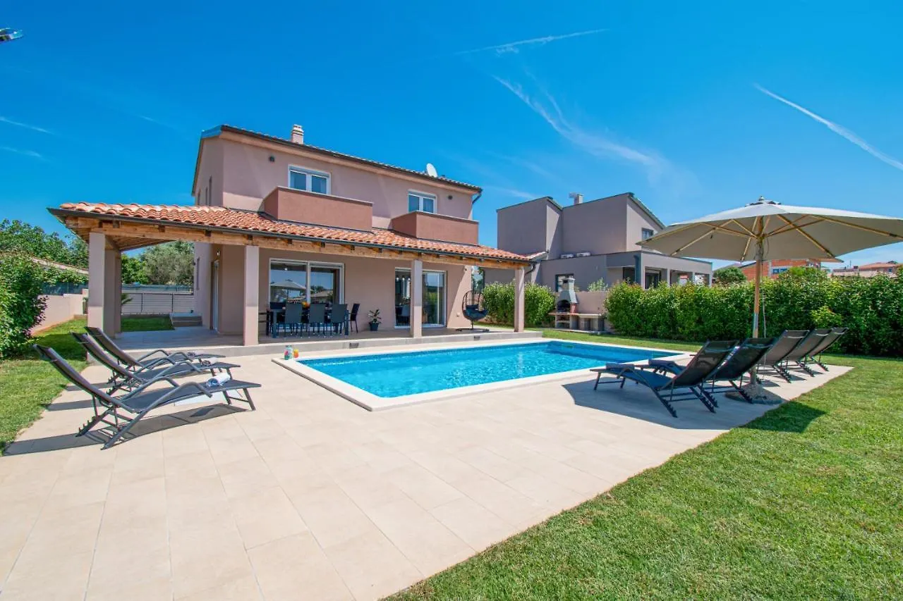 Villa Enjoy Mit Privatem Pool, By Istrabook بولا