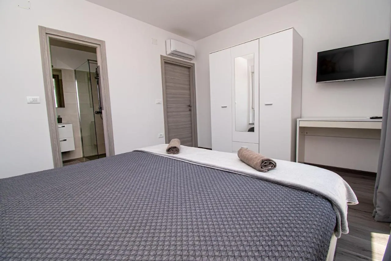 Villa Enjoy Mit Privatem Pool, By Istrabook بولا