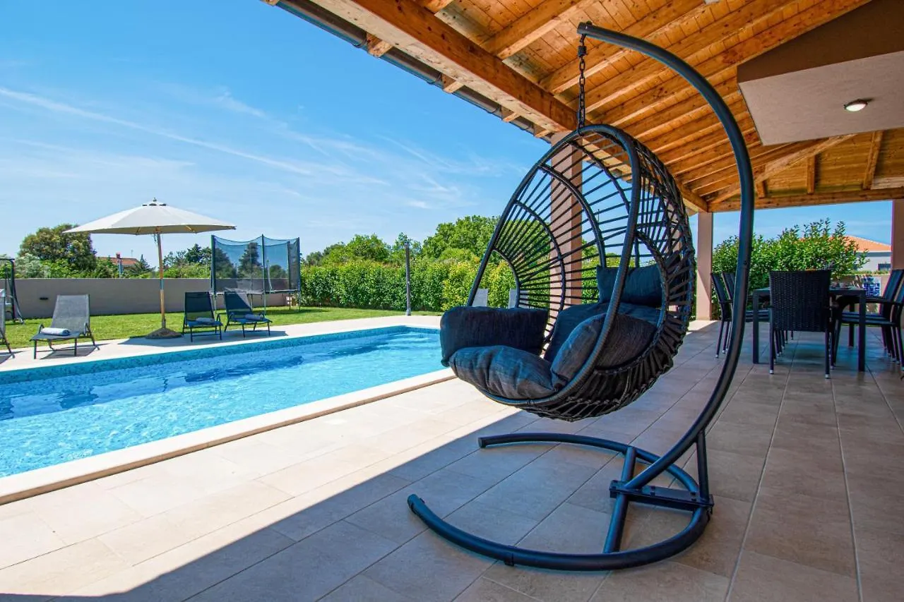 Villa Enjoy Mit Privatem Pool, By Istrabook بولا