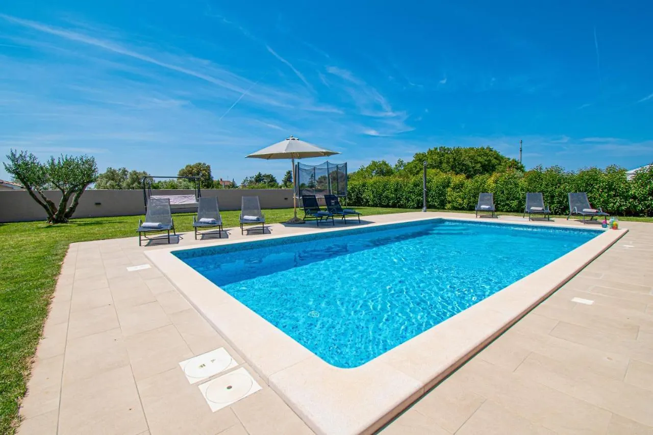 Villa Enjoy Mit Privatem Pool, By Istrabook بولا