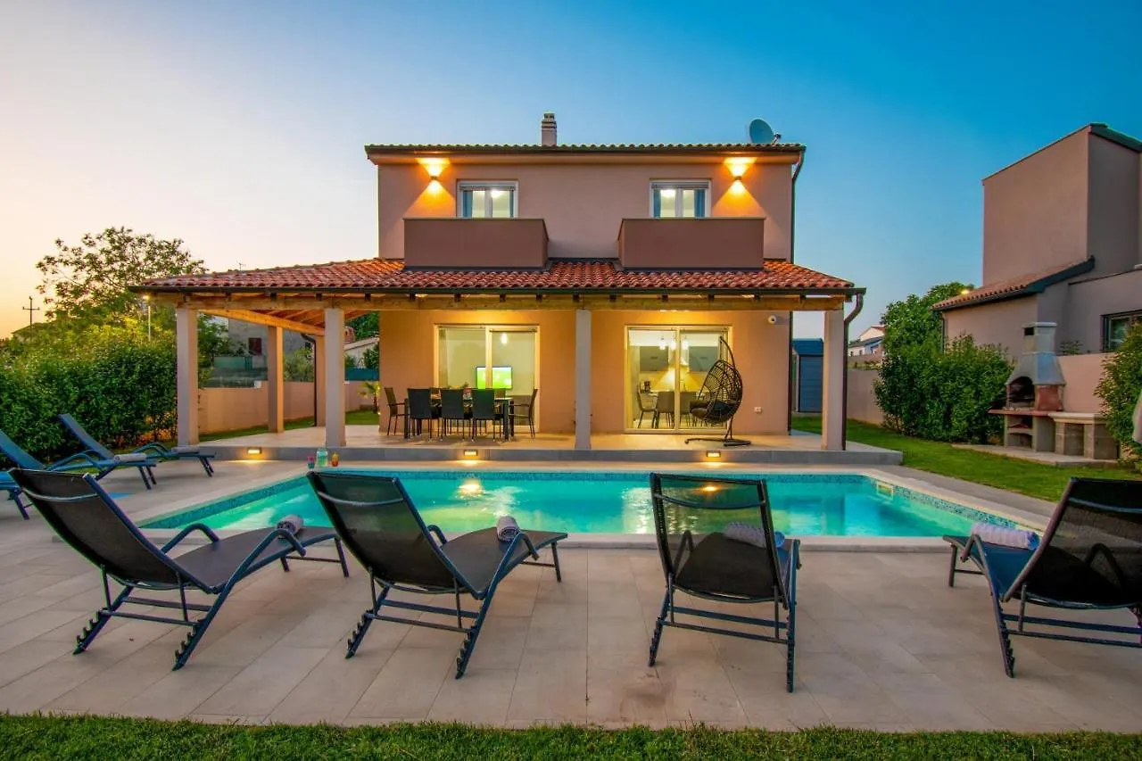 Villa Enjoy Mit Privatem Pool, By Istrabook location