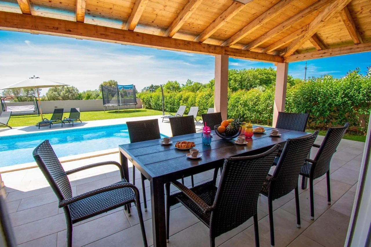 Villa Enjoy Mit Privatem Pool, By Istrabook بولا 0*,  كرواتيا